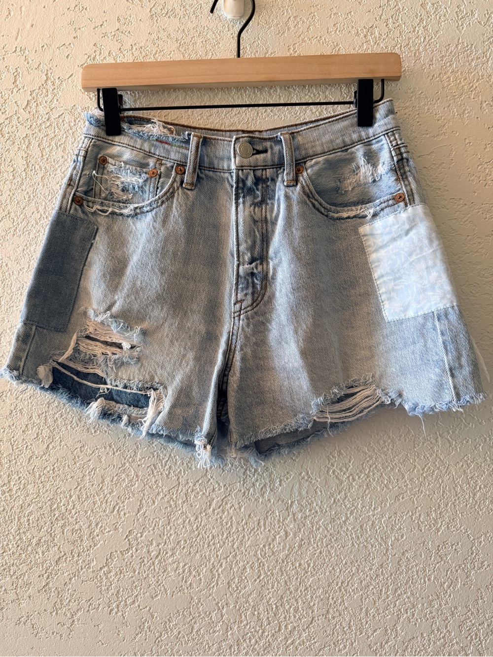 AMERICAN EAGLE Highest Rise 90s Boyfriend Patchwork Distressed Denim Shorts Sz 4